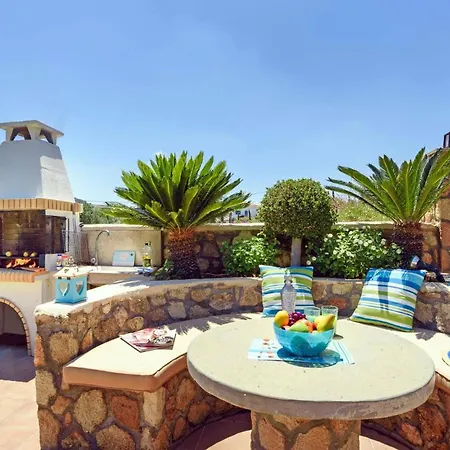 Villa Clive By *